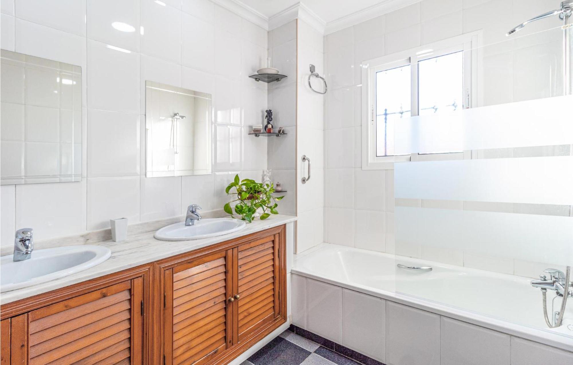 Stunning Home In Mlaga With 2 Bedrooms And Wifi Málaga Extérieur photo